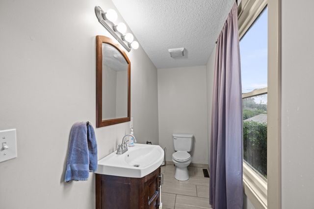 506 E RUSHOLME Street, Davenport, IA 52803