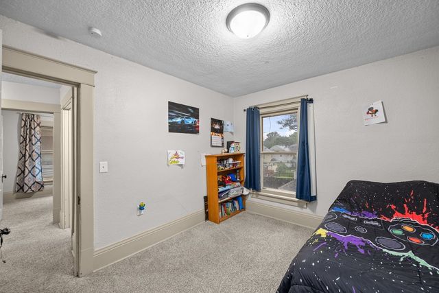 506 E RUSHOLME Street, Davenport, IA 52803