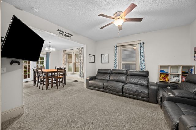 506 E RUSHOLME Street, Davenport, IA 52803