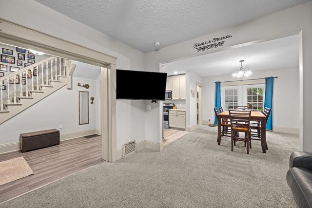 506 E RUSHOLME Street, Davenport, IA 52803