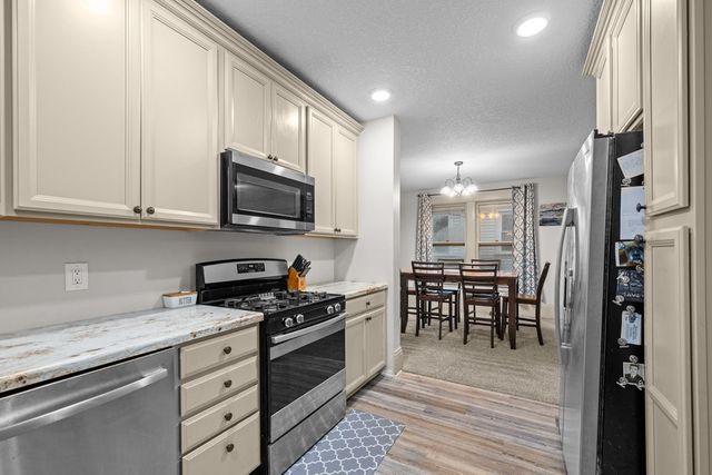 506 E RUSHOLME Street, Davenport, IA 52803
