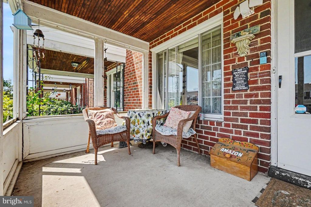 Image 19 of property listing at 7864 CHARLESMONT RD, Baltimore, MD 21222