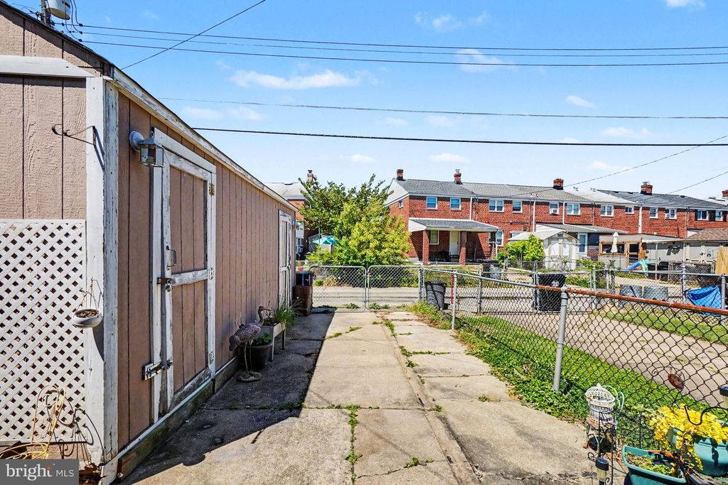 Image 20 of property listing at 7864 CHARLESMONT RD, Baltimore, MD 21222
