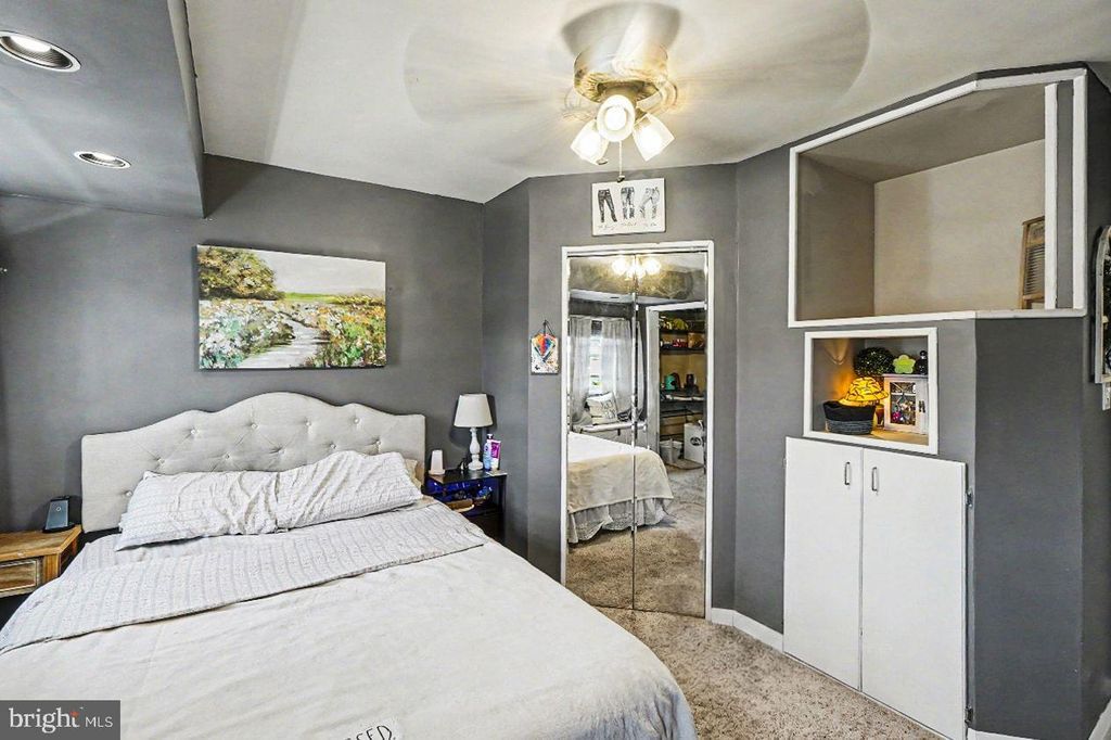 Image 9 of property listing at 7864 CHARLESMONT RD, Baltimore, MD 21222