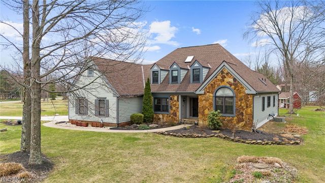 11275 Woodie Glen Drive, Chardon, OH 44024