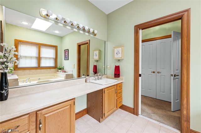 11275 Woodie Glen Drive, Chardon, OH 44024