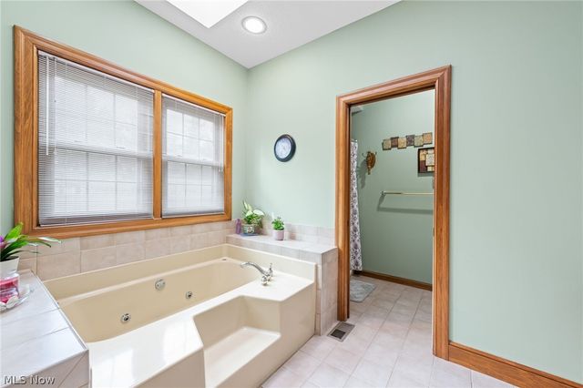 11275 Woodie Glen Drive, Chardon, OH 44024