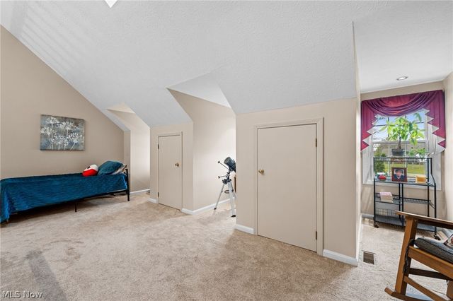 11275 Woodie Glen Drive, Chardon, OH 44024