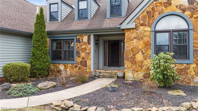 11275 Woodie Glen Drive, Chardon, OH 44024