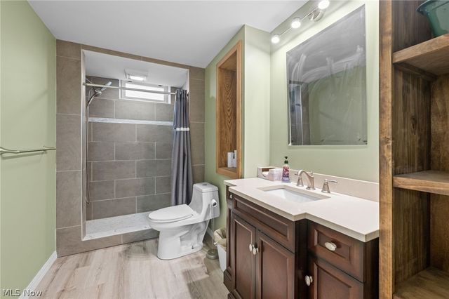 11275 Woodie Glen Drive, Chardon, OH 44024