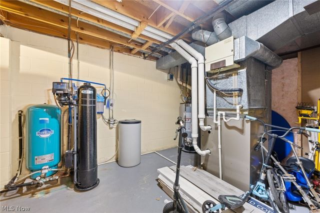 11275 Woodie Glen Drive, Chardon, OH 44024