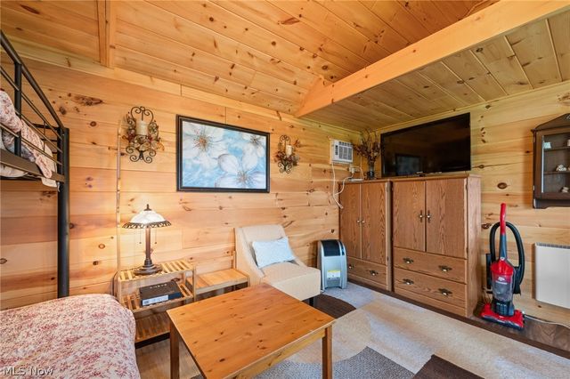 11275 Woodie Glen Drive, Chardon, OH 44024