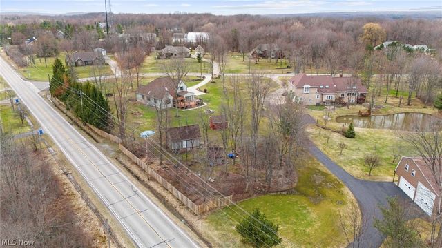 11275 Woodie Glen Drive, Chardon, OH 44024