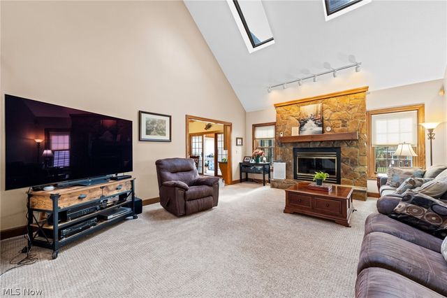 11275 Woodie Glen Drive, Chardon, OH 44024