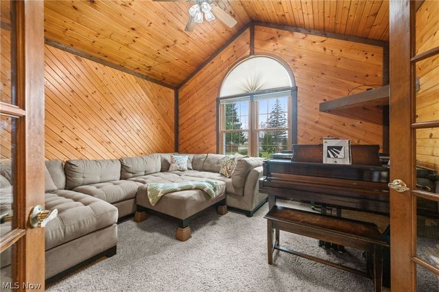 11275 Woodie Glen Drive, Chardon, OH 44024