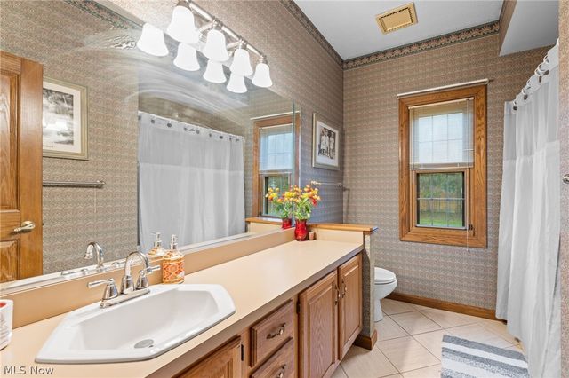 11275 Woodie Glen Drive, Chardon, OH 44024