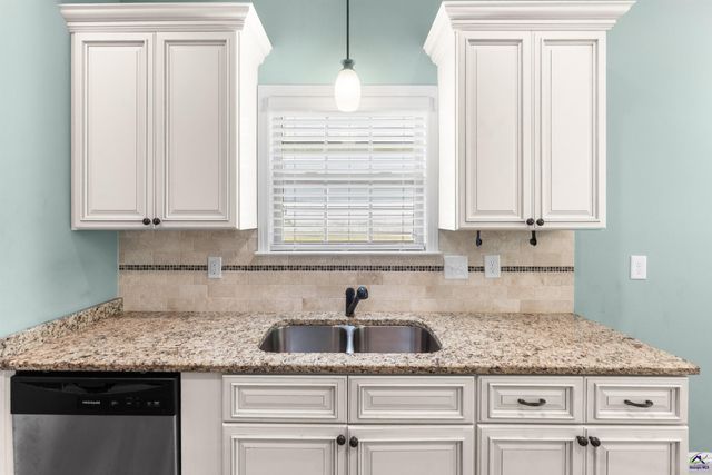 104 Ledford Way, Bonaire, GA 31005