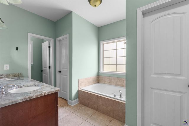 104 Ledford Way, Bonaire, GA 31005