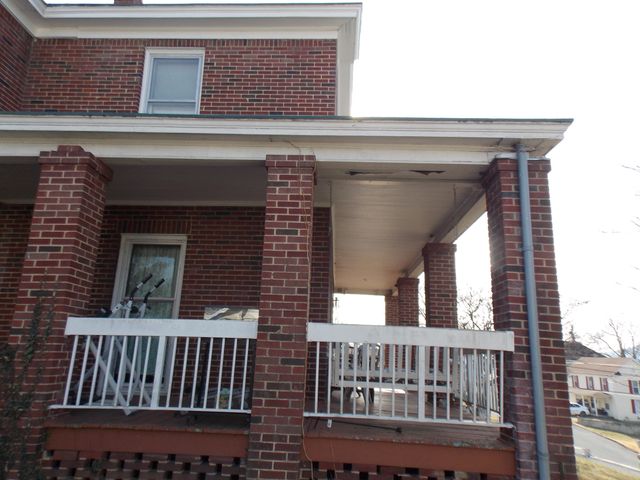 S 624 Maple ST, Vinton, VA 24179