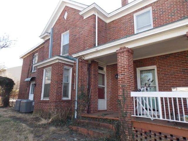 S 624 Maple ST, Vinton, VA 24179