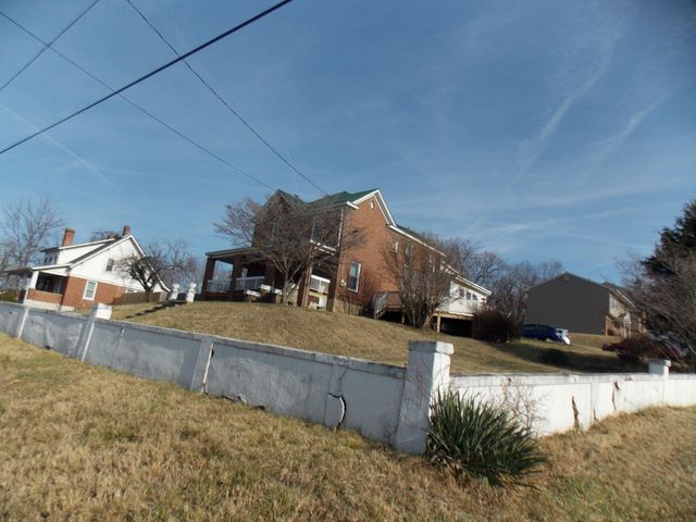 S 624 Maple ST, Vinton, VA 24179