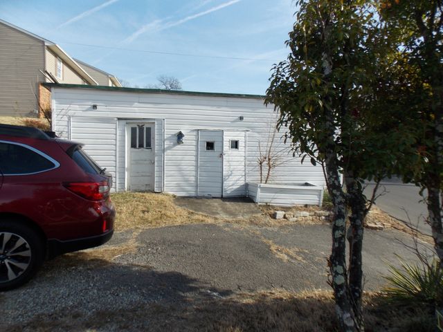 S 624 Maple ST, Vinton, VA 24179