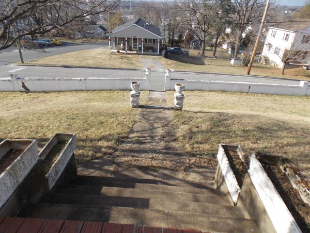 S 624 Maple ST, Vinton, VA 24179