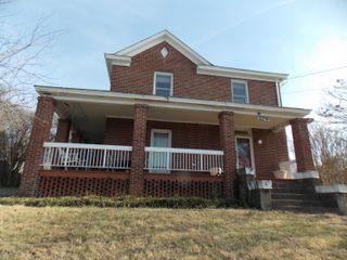 S 624 Maple ST, Vinton, VA 24179