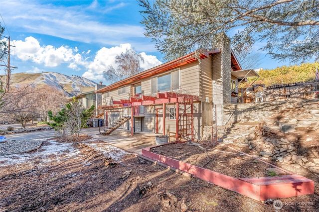 2314 Westwick Road, Wenatchee, WA 98801