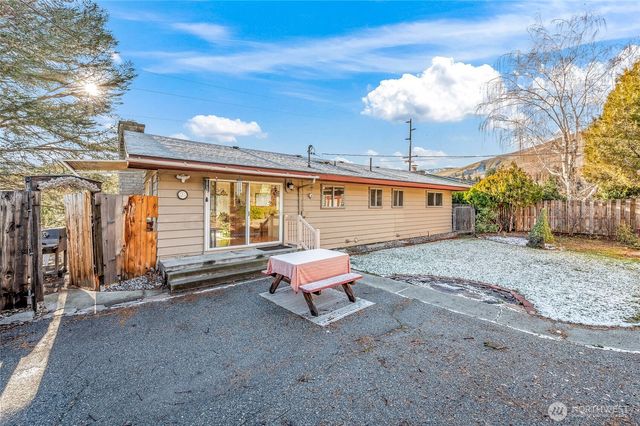 2314 Westwick Road, Wenatchee, WA 98801