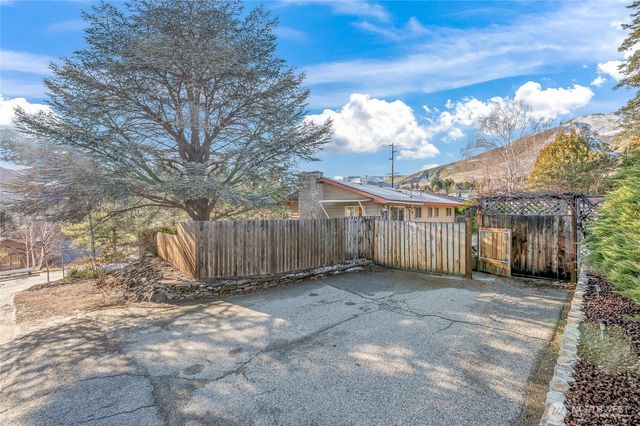 2314 Westwick Road, Wenatchee, WA 98801