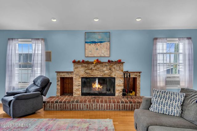 11 Avenue D, Manahawkin, NJ 08050