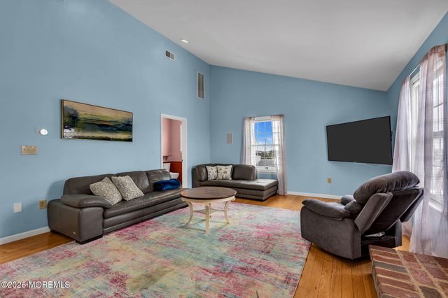 11 Avenue D, Manahawkin, NJ 08050