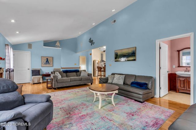 11 Avenue D, Manahawkin, NJ 08050