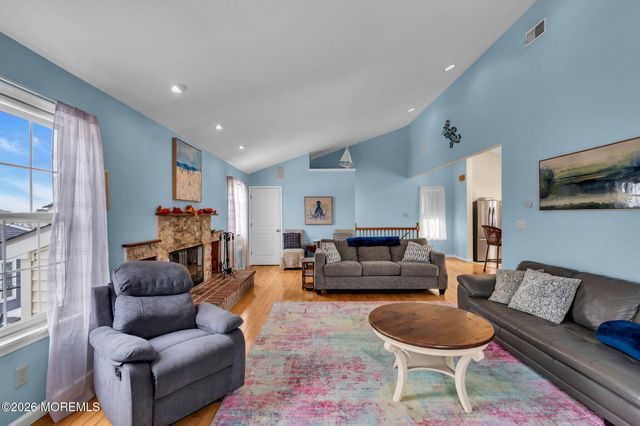 11 Avenue D, Manahawkin, NJ 08050