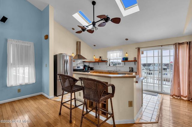 11 Avenue D, Manahawkin, NJ 08050