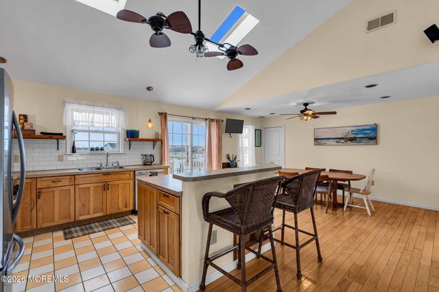 11 Avenue D, Manahawkin, NJ 08050