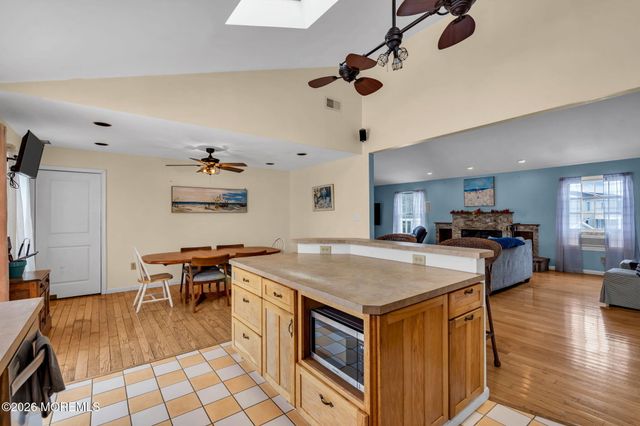 11 Avenue D, Manahawkin, NJ 08050