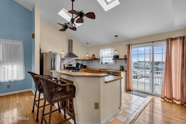 11 Avenue D, Manahawkin, NJ 08050