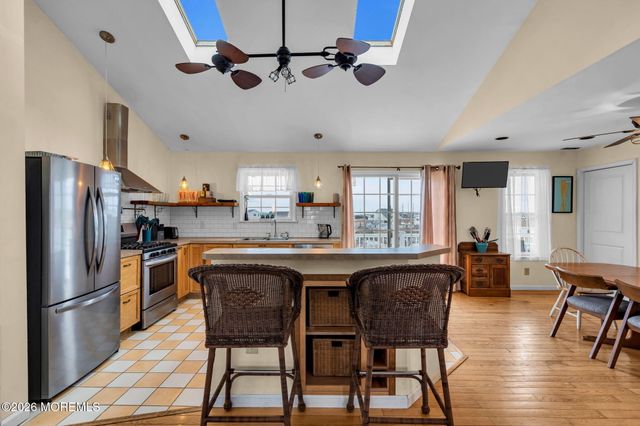 11 Avenue D, Manahawkin, NJ 08050