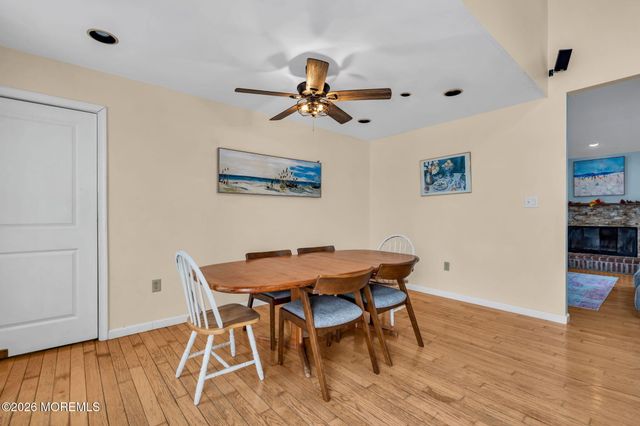 11 Avenue D, Manahawkin, NJ 08050