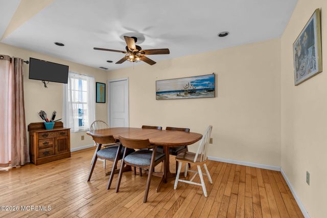 11 Avenue D, Manahawkin, NJ 08050