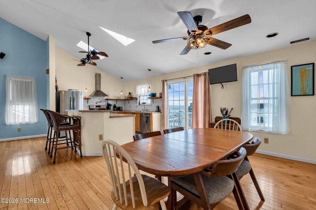 11 Avenue D, Manahawkin, NJ 08050