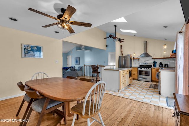 11 Avenue D, Manahawkin, NJ 08050