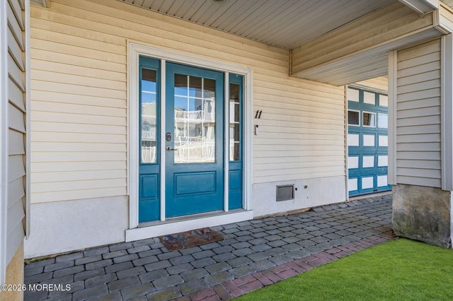 11 Avenue D, Manahawkin, NJ 08050