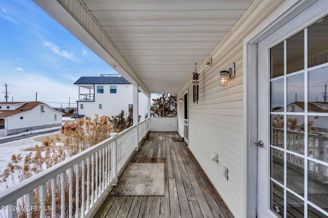 11 Avenue D, Manahawkin, NJ 08050