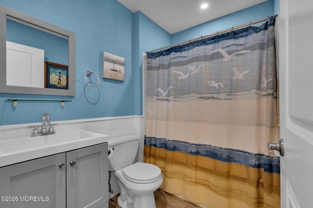 11 Avenue D, Manahawkin, NJ 08050