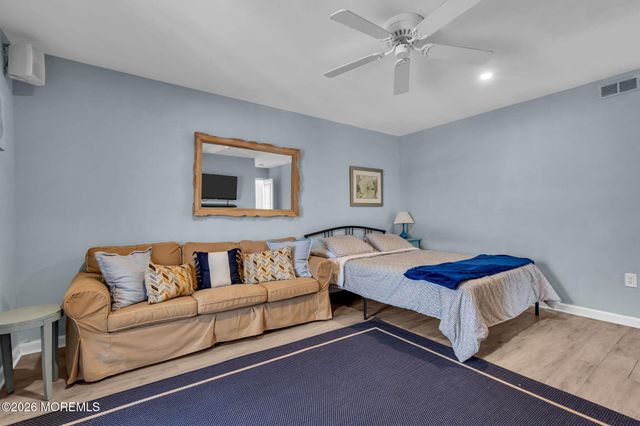 11 Avenue D, Manahawkin, NJ 08050