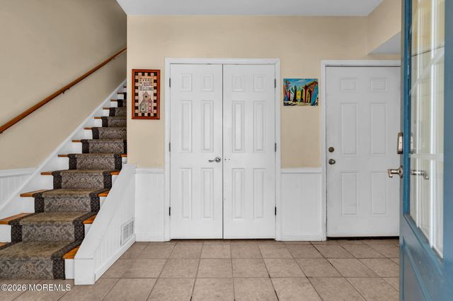 11 Avenue D, Manahawkin, NJ 08050