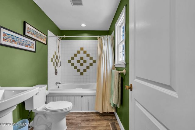 11 Avenue D, Manahawkin, NJ 08050